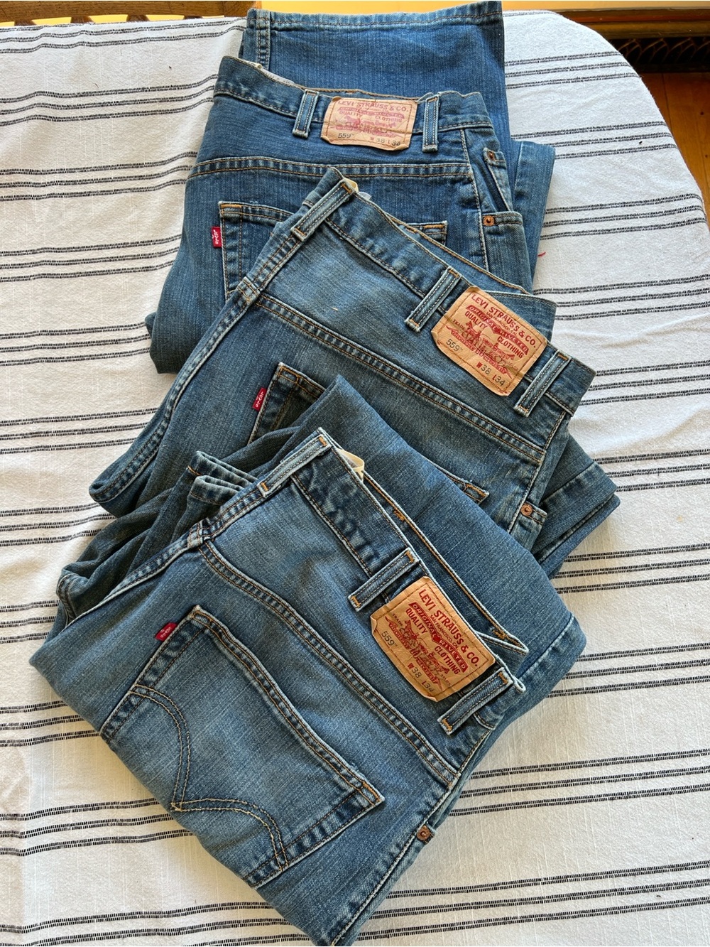 Levi's vintage 90’s Denim 559 Straight Jeans in Medium Blue 38 x 34 - Set of 3